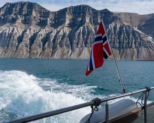 Longyearbyen: Billefjorden + Nordenskiöldbreen Glacier + Pyramiden (view from afar) Day trip