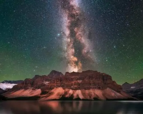 カナダ、キャンモア／バンフ：ミネワンカ湖とトゥージャック湖への往復星空観賞ツアー [バンフ国立公園ナイトツアー／10名グループ／バイリンガル（中国語と英語）]