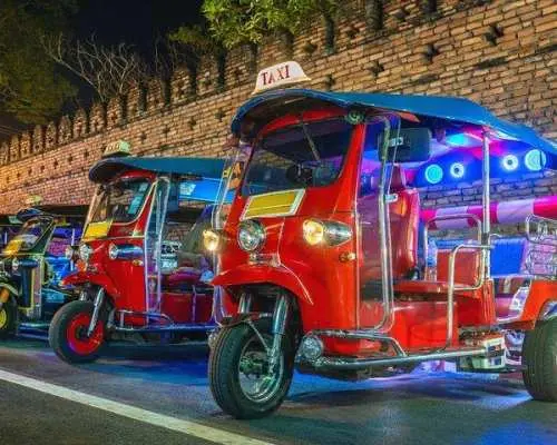 清邁寺廟與市場嘟嘟車夜遊 | 泰國