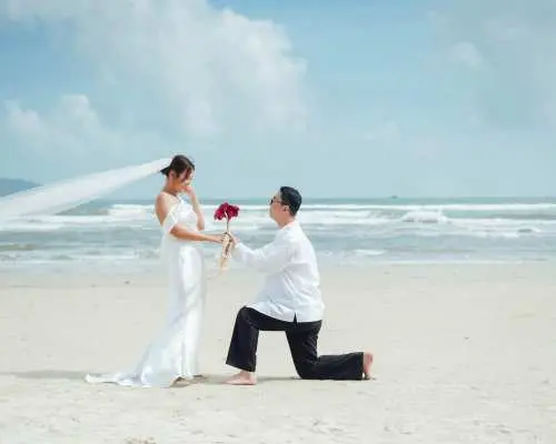Da Nang: Beach Photoshoot with Professional Photographer