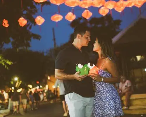 Hoi An: Golden Hour and Night Photoshoot with Guide