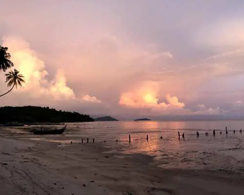 ปีนัง: ชมพระอาทิตย์ตกที่หาดบาตูเฟอร์ริงฮี และเดินชมเมืองประวัติศาสตร์จอร์จทาวน์ พร้อมบริการรับส่งจากโรงแรม