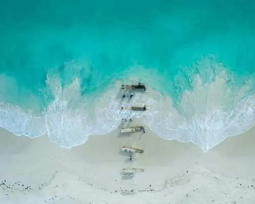 Perth Round Trip | 3-Day Tour of Pink Lake and Margaret River | Chinese Service / Pink Lake Photo Opportunity / Lancelin White Sand Dunes / Lobster Feast / Pinnacles