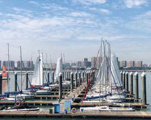 厦门帆海出海体验（帆船出海冲浪+免费升级帆艇+含意外险+赠送眼镜+防水袋+防晒袖套）