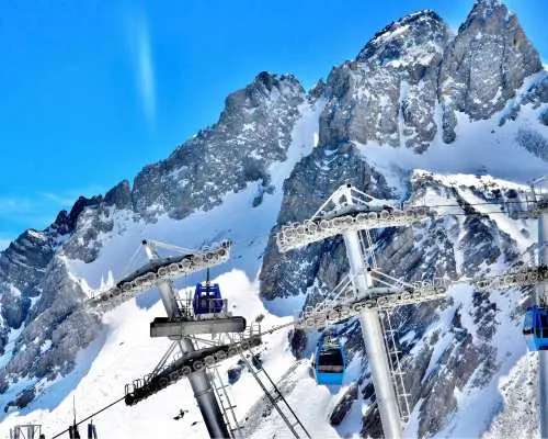 丽江出发-玉龙雪山1日游 （蓝月谷/冰川大索道/云杉坪小索道 可选印象丽江演出 赠送1瓶氧气&防寒服 直面万年冰川 雪山蓝宝石）