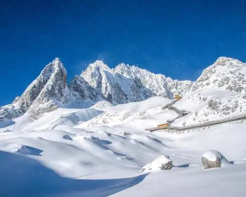 丽江出发-玉龙雪山1日游 （蓝月谷/冰川大索道/云杉坪小索道 可选印象丽江演出 赠送1瓶氧气&防寒服 直面万年冰川 雪山蓝宝石）