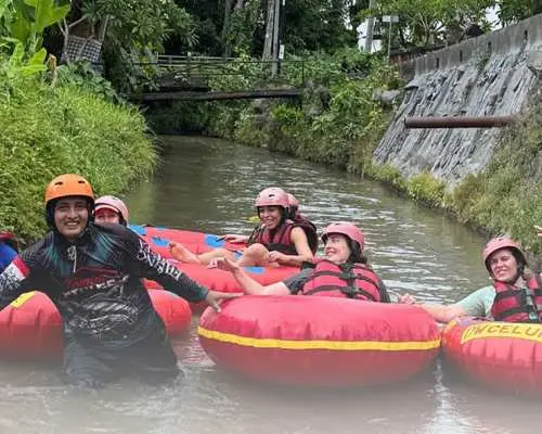 비밀의 강 잠금 해제: Tubing Barong Sukawati의 수카와티에서 신비로운 바롱 동굴 튜빙 모험