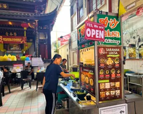 古晉：徒步之旅、舢板船遊覽及午餐 | 馬來西亞