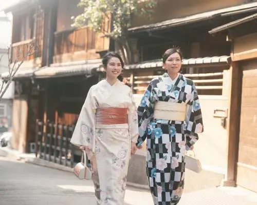 日本京都｜Okimono屋 清水寺店｜和服・浴衣 租借 ｜外拍攝影服務（可追加日系彩妝）