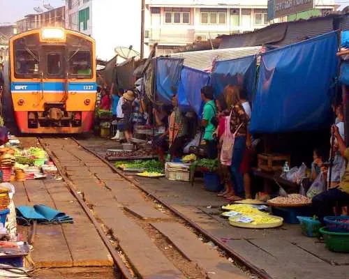 Maeklong Railway & Damnoen Saduak Floating Tour: Iconic Thai Markets