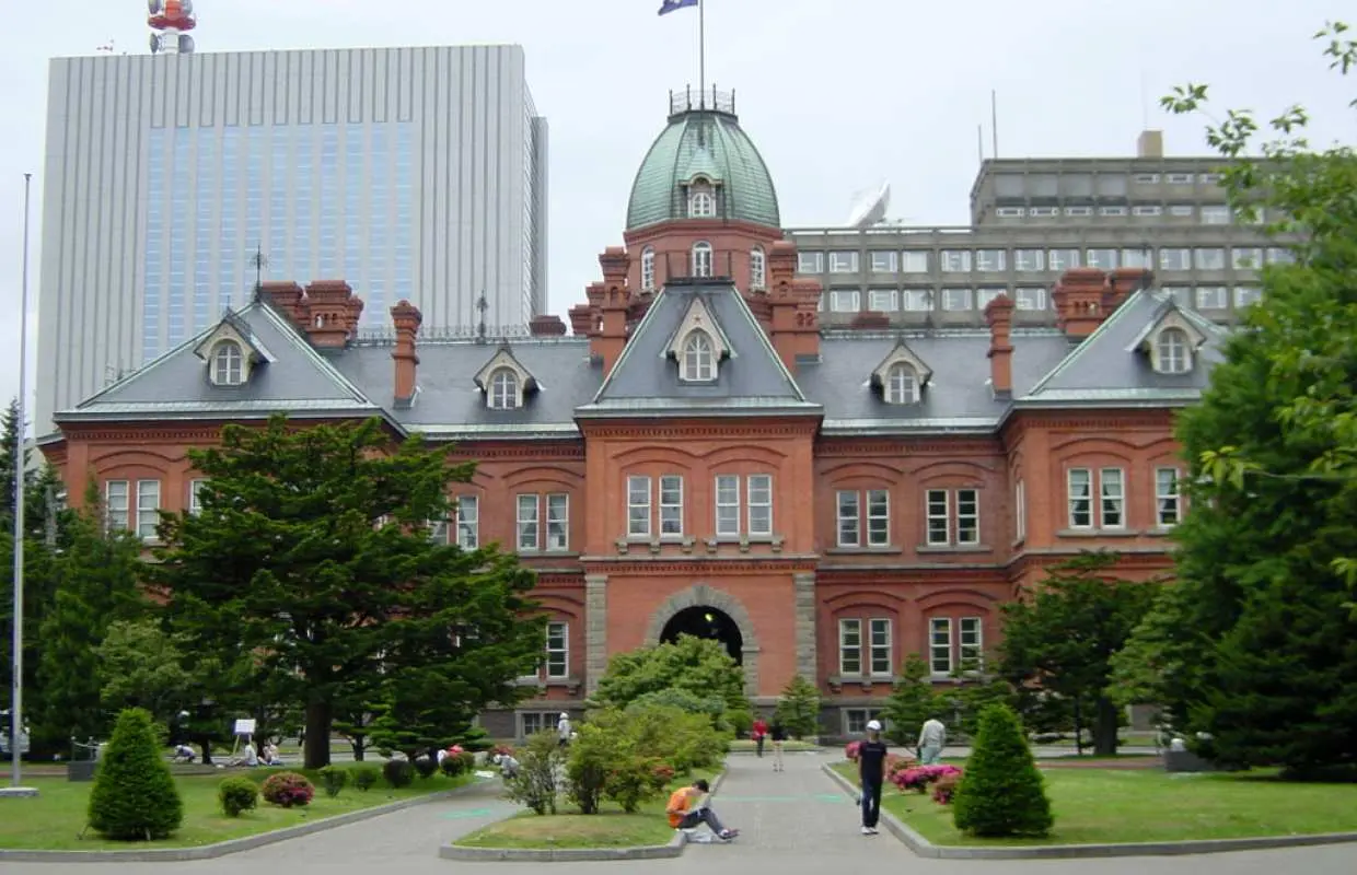 札幌観光タクシー｜定番スポット巡り2コース・大倉山ジャンプ台＋大通公園＋札幌市時計台｜札幌市内中心部送迎付き