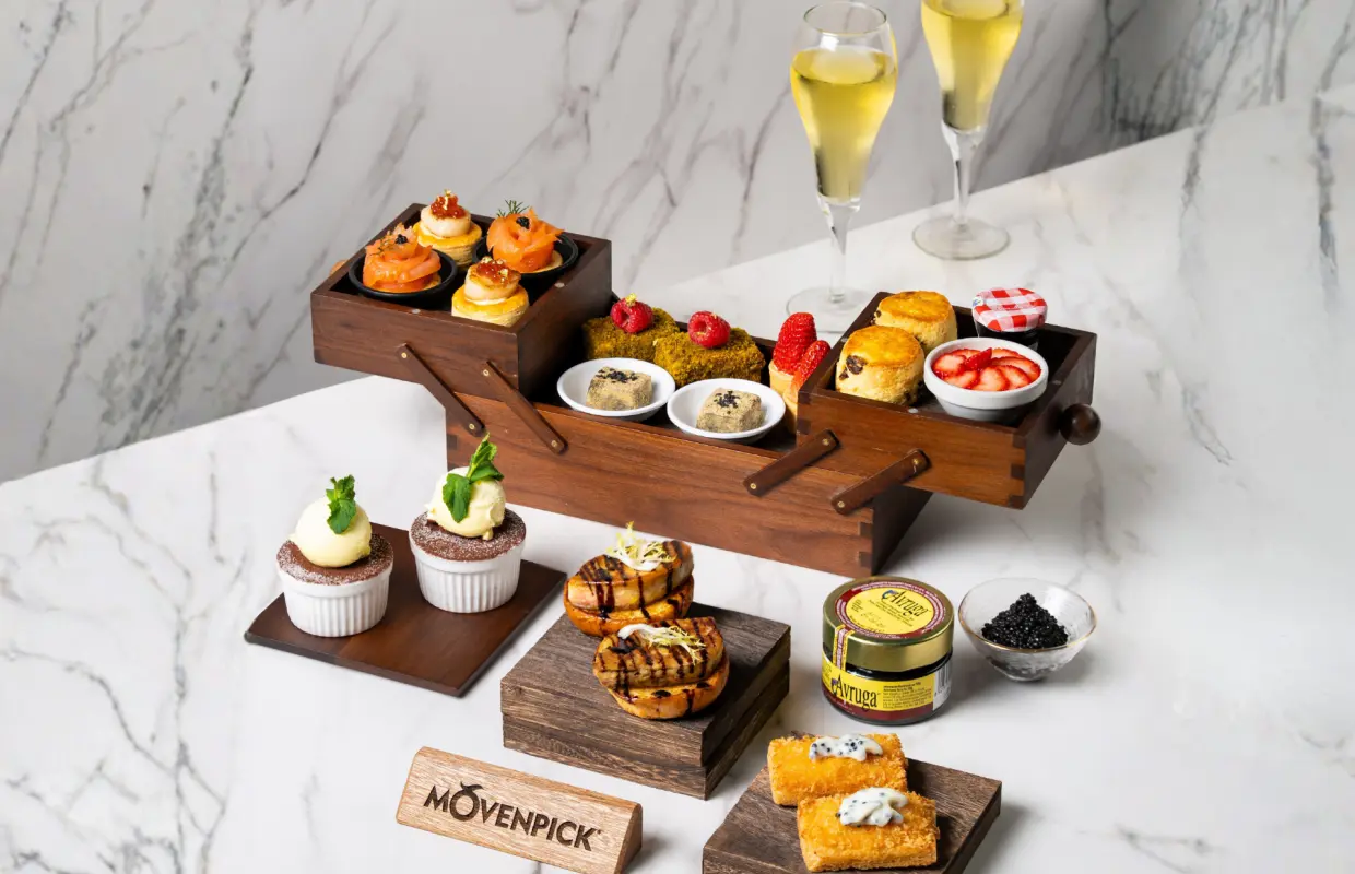 尖沙咀｜九龍酒店 The Kowloon Hotel｜Middle Row Bar 中間道酒吧｜法式午後：鵝肝・甜點・氣泡酒三重奏下午茶｜經典英式下午茶 - 經典再現