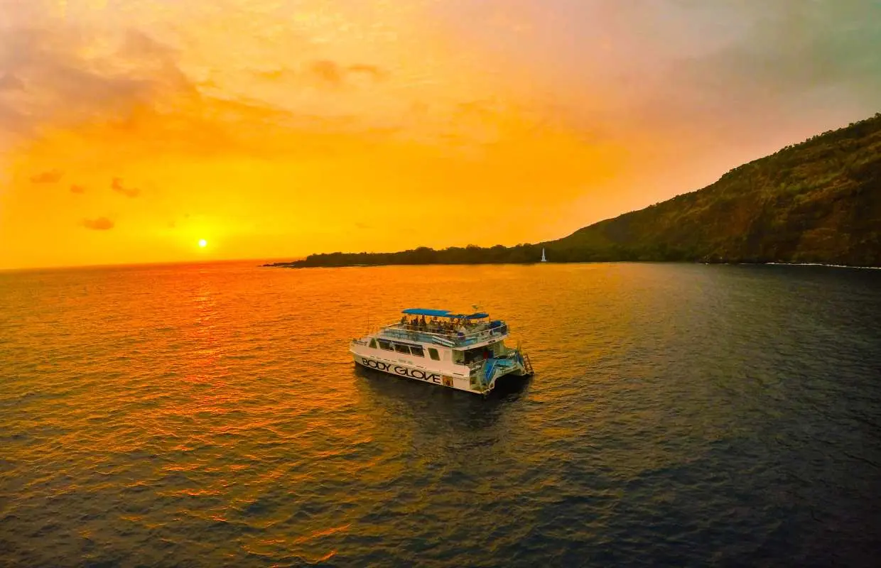 Hawaii Big Island: Historical Dinner Cruise to Kealakekua Bay
