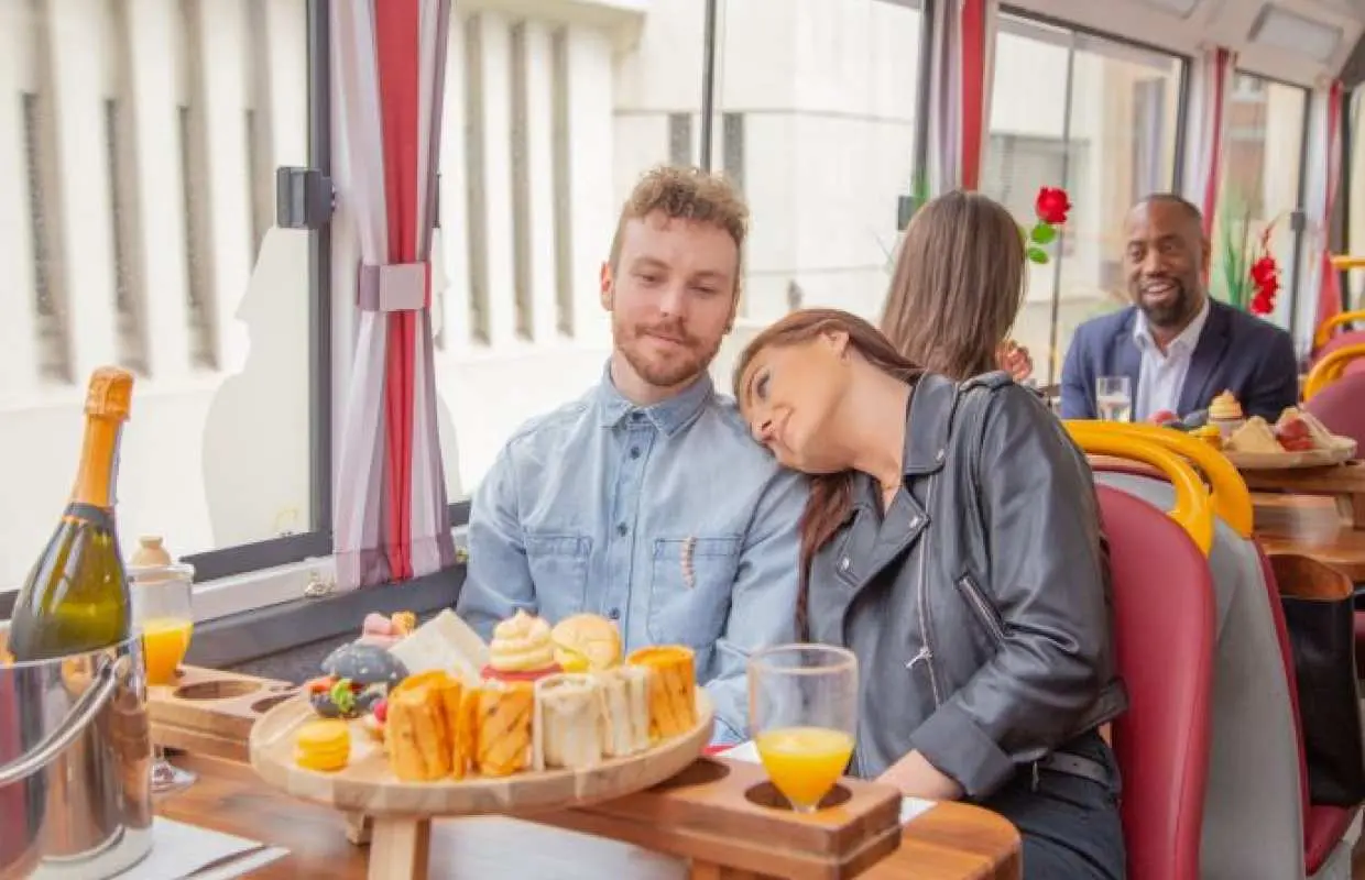 [Valentine's Day Special] Afternoon Tea Bus Tour in London | United Kingdom