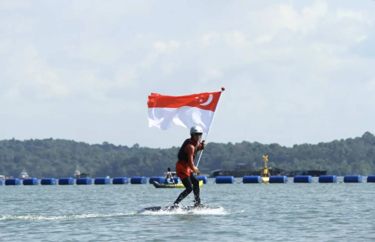 Ola Beach Club Sentosa eFoil Trải nghiệm ván lướt sóng chạy bằng pin & thể thao dưới nước | Singapore