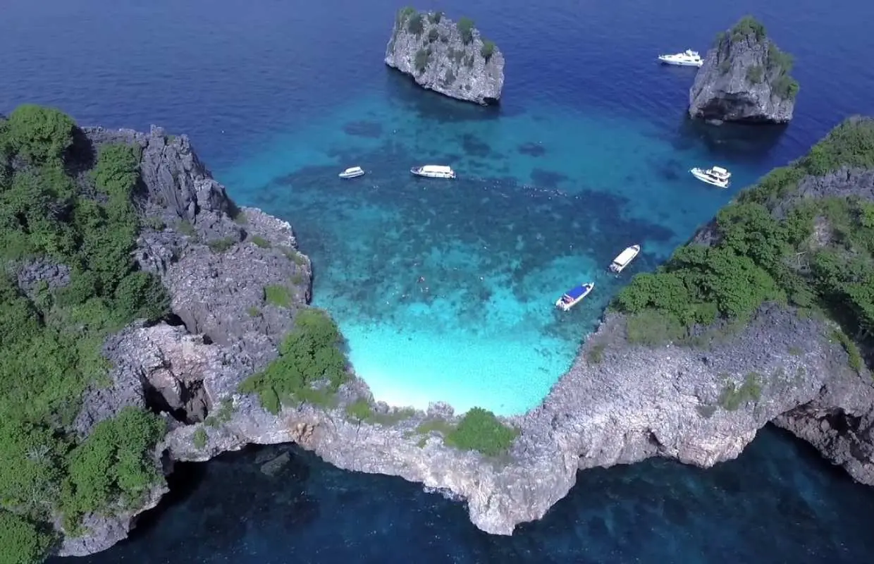 水下乐趣：兰达岛的 Koh Rok 和 Koh Haa 浮潜一日游