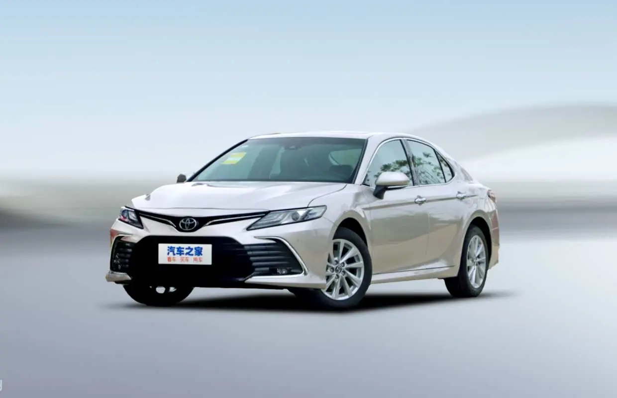 長沙黃花國際機場 (CSX) 接送機服務，提供舒適的銀色豐田凱美瑞轎車，讓您輕鬆抵達目的地，免去搬運行李的困擾。