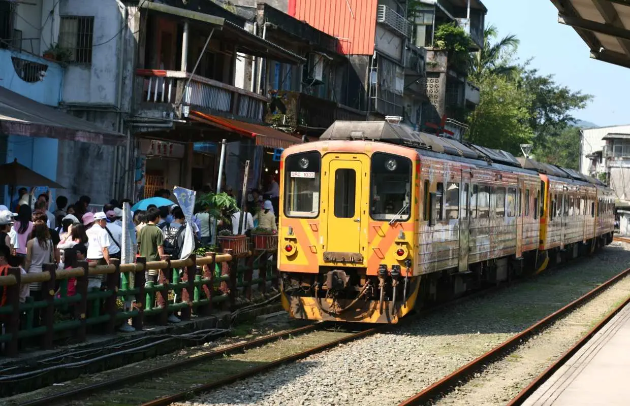 Add-on High Speed ​​Rail tickets Up to 25% Off| Banqiao, New Taipei City | Heyun Car Rental 12 hours + High Speed ​​Rail round trip tickets | High Speed ​​Rail Holiday | Free Taipei Metro 24-hour ticket for departures before May 31st