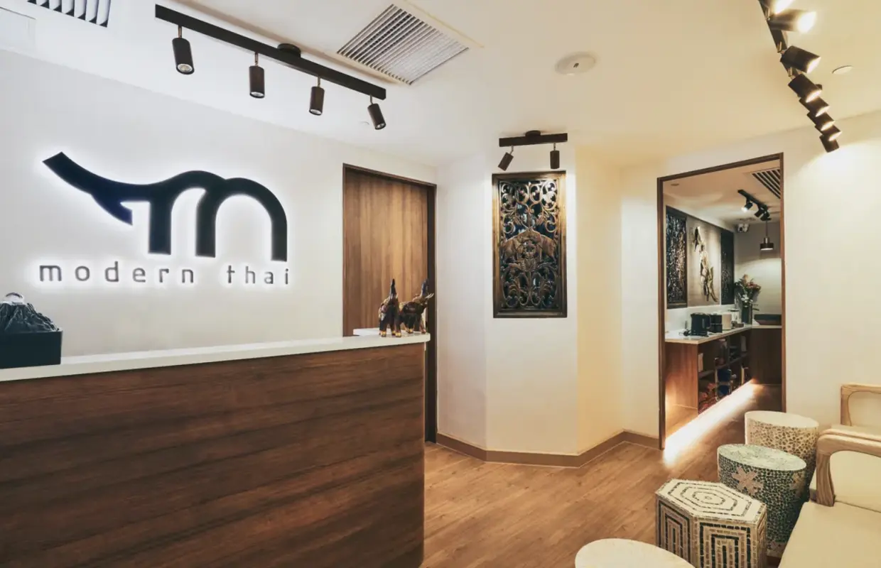 Modern Thai |  經典按摩體驗｜泰式按摩、香薰精油按摩、淋巴引流、草本球按摩、熱石按摩