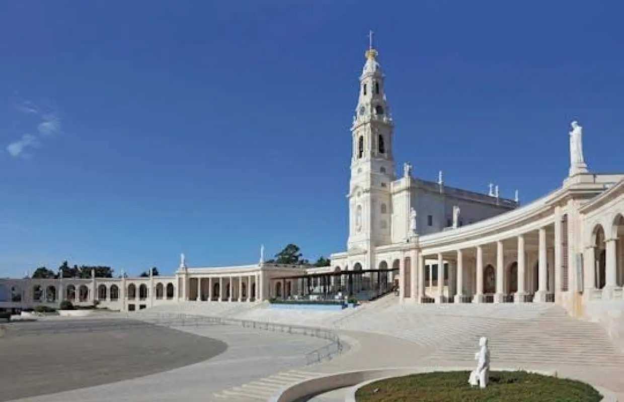 Guided tour of Óbidos, Nazaré and Fátima from Lisbon