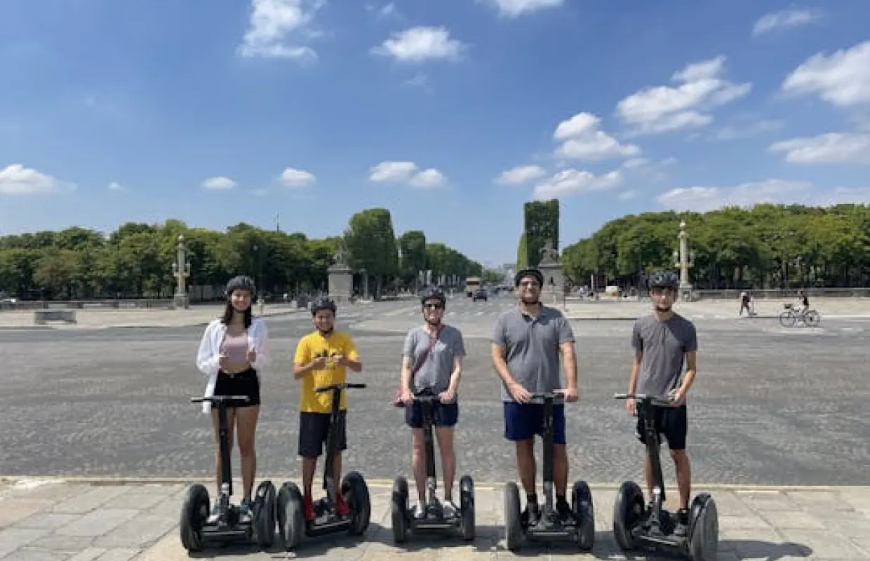 Tour xe điện tự cân bằng khám phá Paris với vé du thuyền miễn phí
