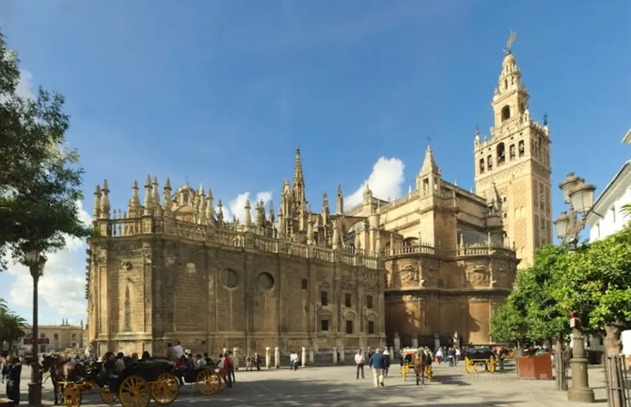 Catedral de Sevilla skip-the-line tickets and guided tour