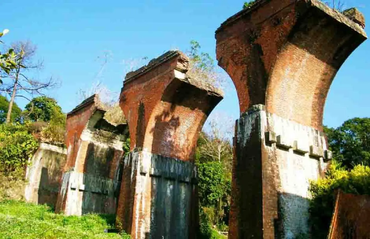 One-day Miaoli Old Mountain Line Railway Tour｜Shenghsing Station, Longteng Broken Bridge, Monet’s Secret Garden, Gaomei Wetland｜Departing from Taichung