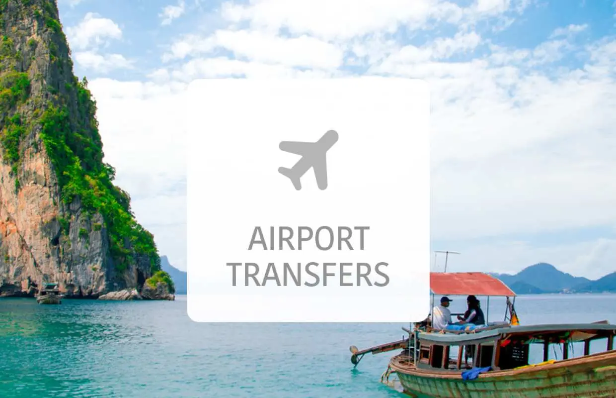 甲米国际机场接送服务图标，背景为泰国甲米壮丽的石灰岩喀斯特与长尾船，展现前往奥南或兰塔岛的便捷包车服务。