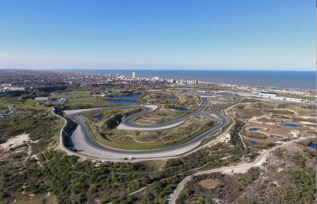 阿布達比亞斯碼頭賽道（Yas Marina Circuit）往返｜阿布達比市區 專車接送