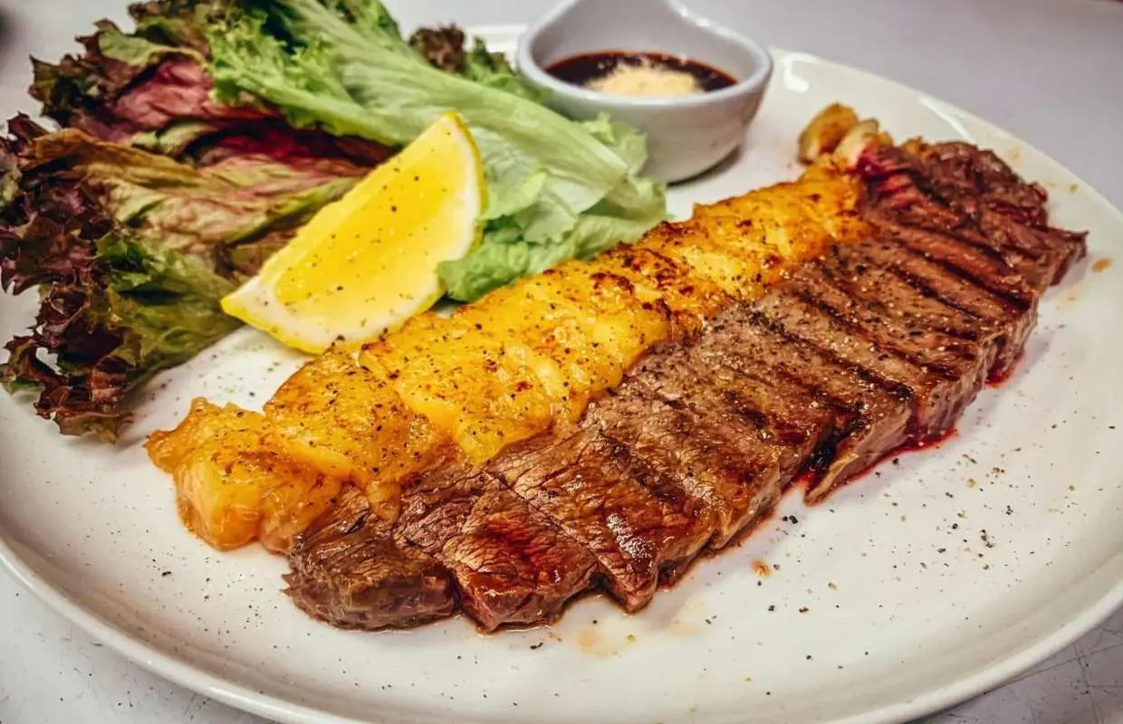ชั้นลอย Cuisine & Bar | กรุงเทพฯ