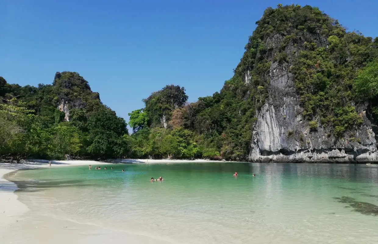วันเดย์ทัวร์: เที่ยวกระบี่ เกาะเหลาลาดิง เกาะไร่ เกาะนก เกาะห้อง