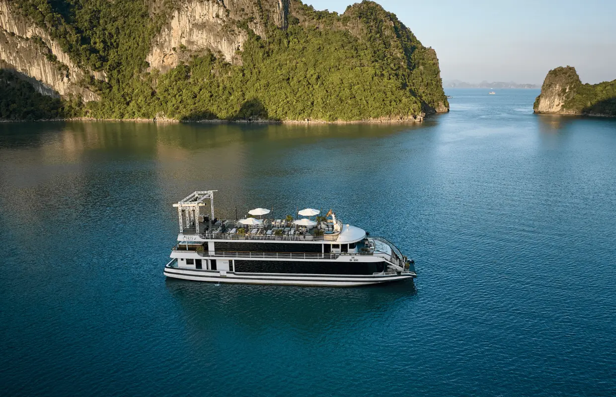 ล่องเรือ IRIS Day Cruise | สำรวจอ่าวฮาลองกับ Sung Sot และ Ti Top