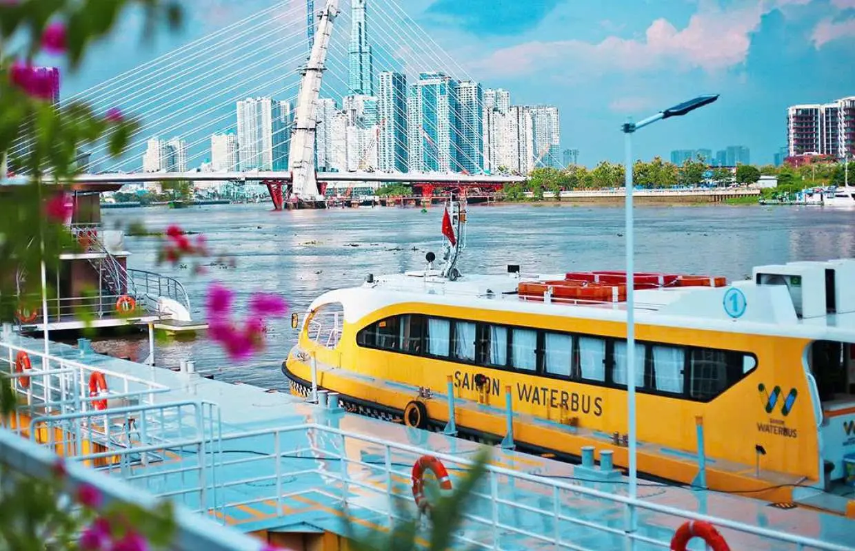 Tour tham quan thành phố Hồ Chí Minh bằng xe máy, bia thủ công và trải nghiệm xe buýt nước | Việt Nam