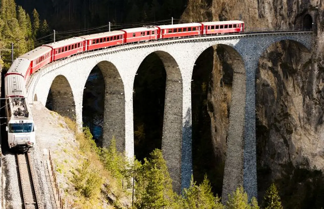 【歐洲旅遊】純景瑞士～山中之王馬特洪、歐洲之巔白朗峰、世界最美圖書館、伯連納景觀列車10日