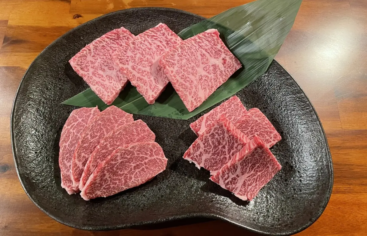 ยกไกจิ จังหวัดมิเอะ | ยากินิกุ Yakiniku Horumon Sasabune (ฮอร์โมนเนื้อย่างซาซาบุเนะ) | เฉพาะจองที่นั่งเท่านั้น