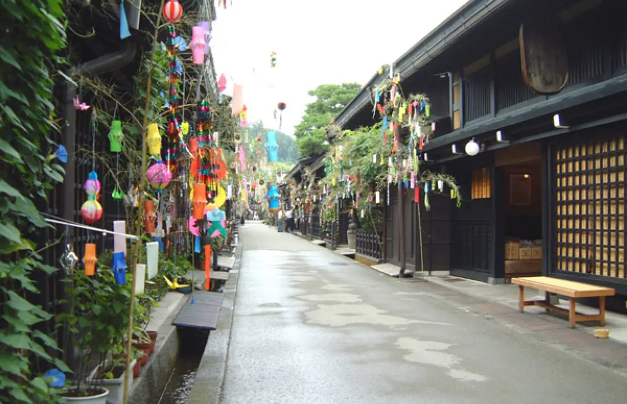【日本旅遊】連休花現北陸～合掌村兼六園、庄川峽鬱金香、三井OUTLET、郡上八幡溫泉香五日