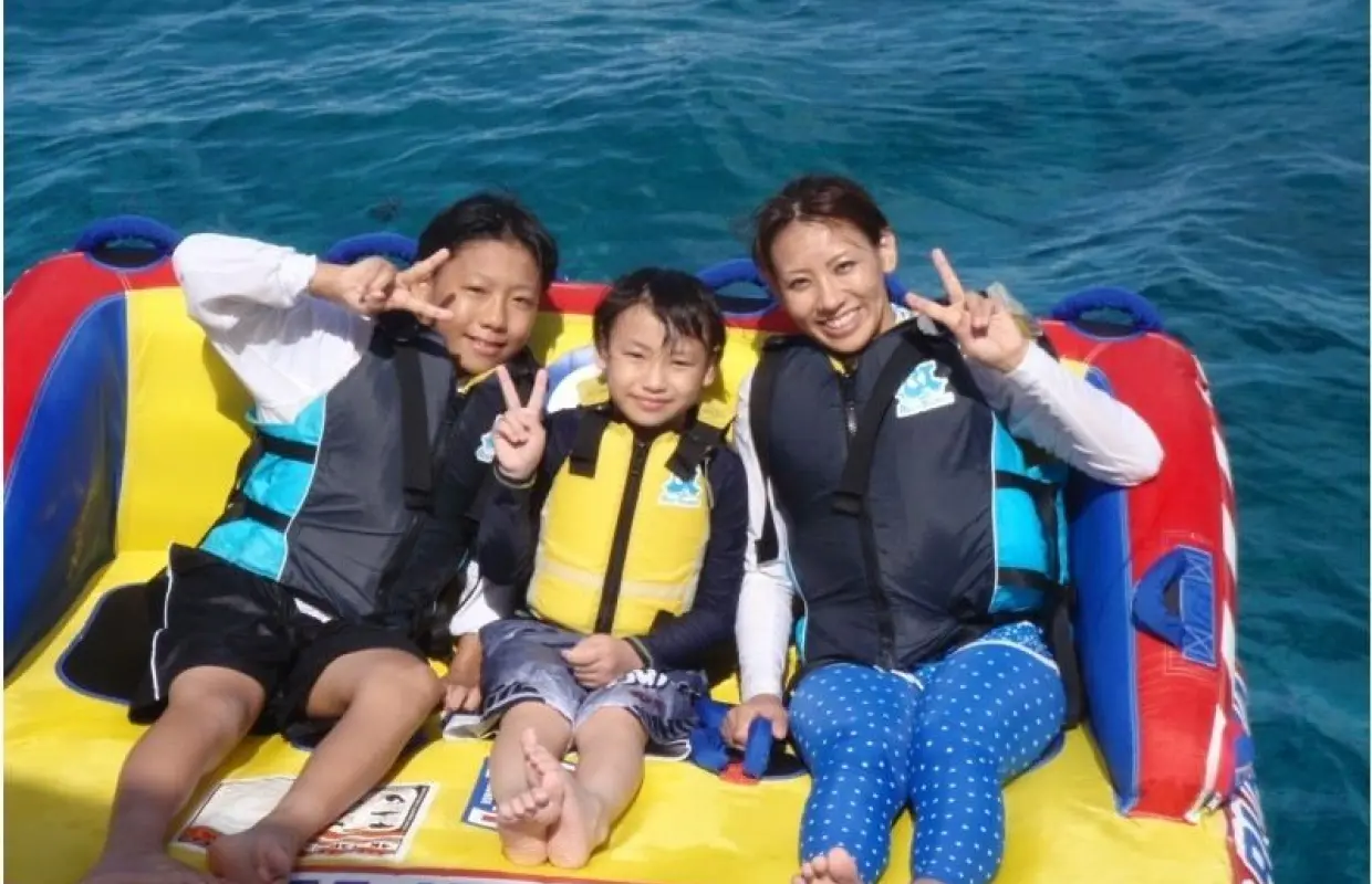 【從那霸出發】慶良間群島浮潛+2項水上運動（方案與魚類互動體驗）