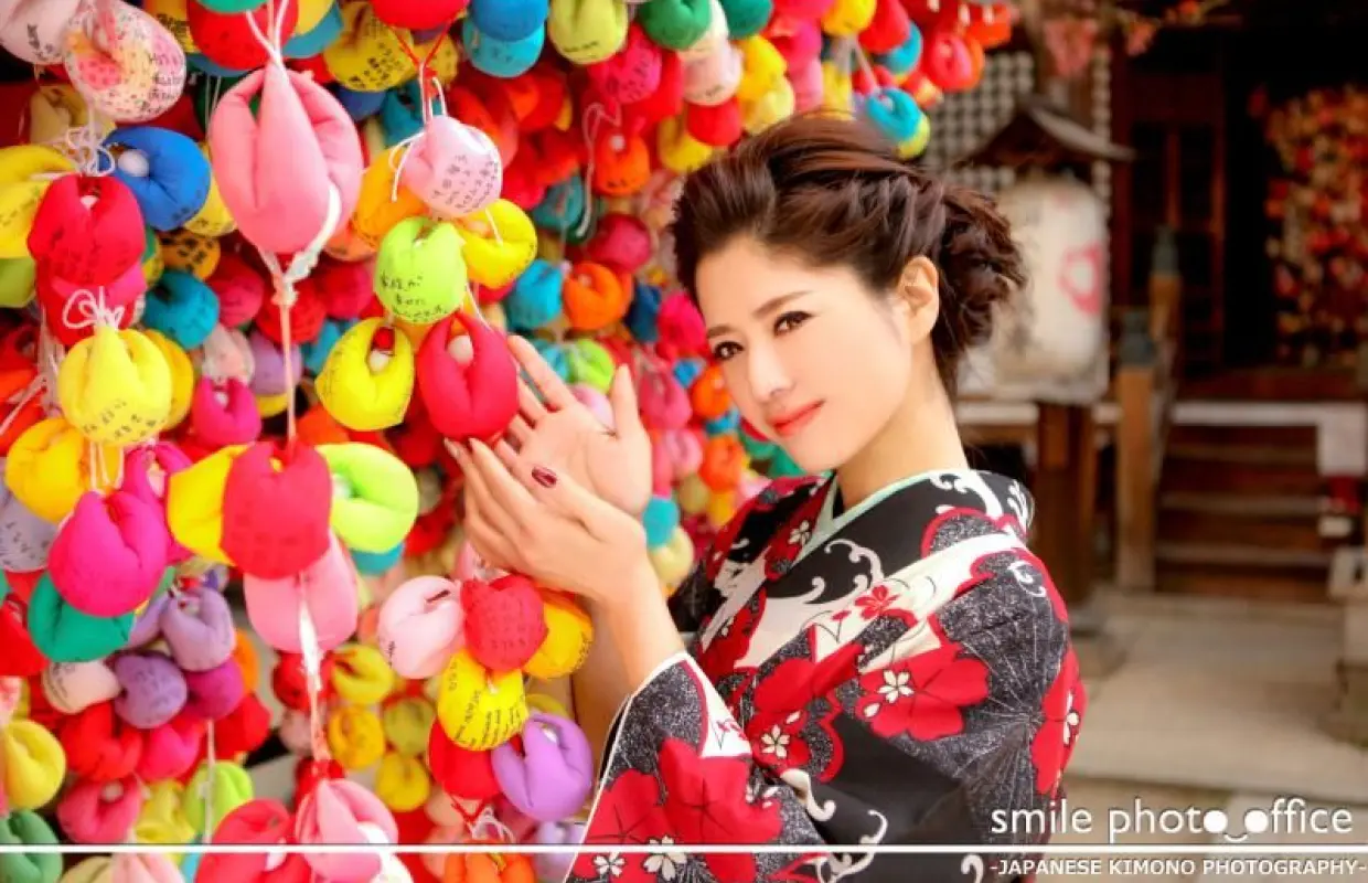 【京都，东山】和服写真拍摄！我们最受欢迎的「外景拍摄套餐」包含发型和化妆！