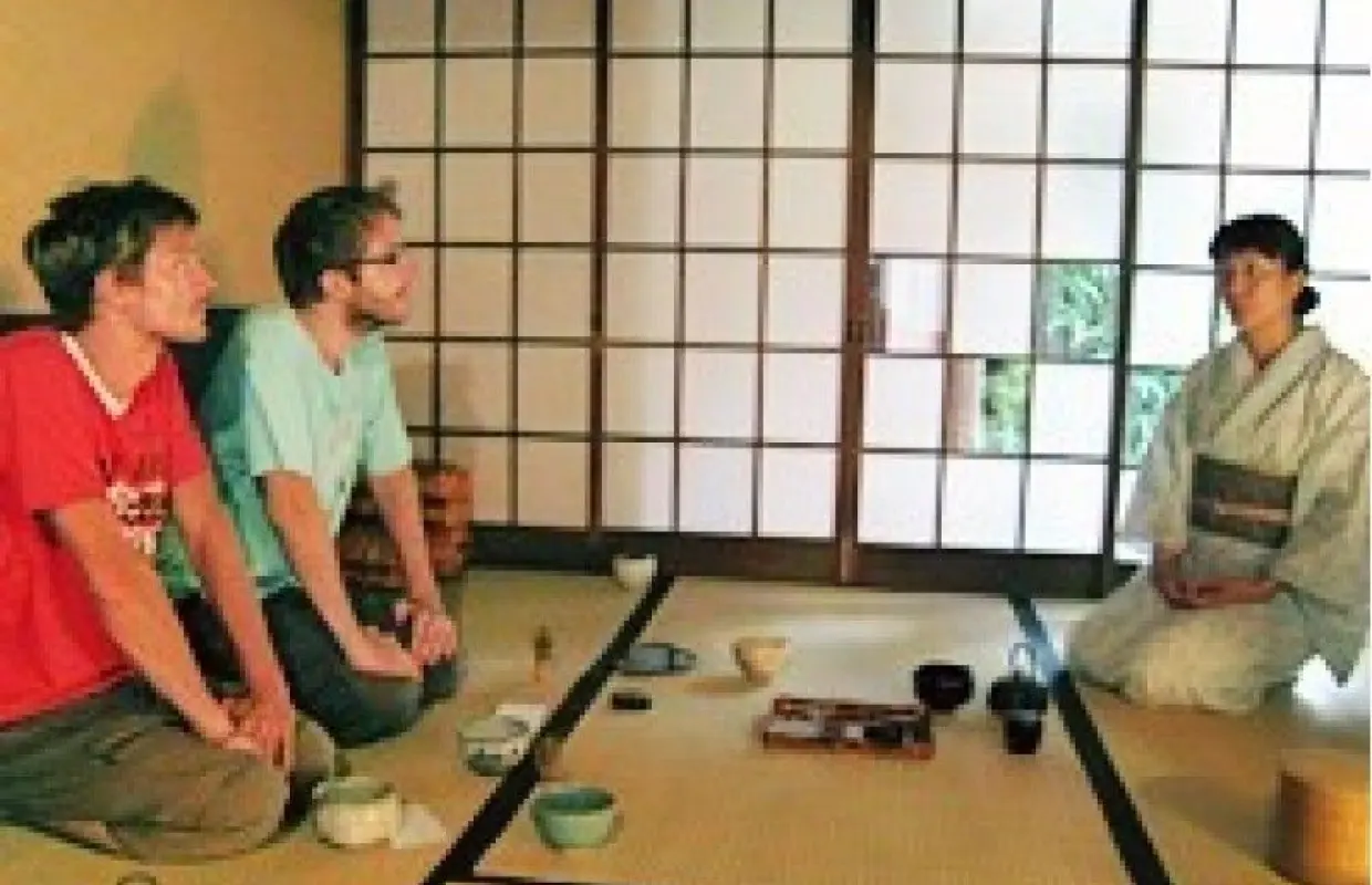 【京都・東山】英語で解説！知恩院近くの茶室で茶道を体験！（貸切茶道体験）