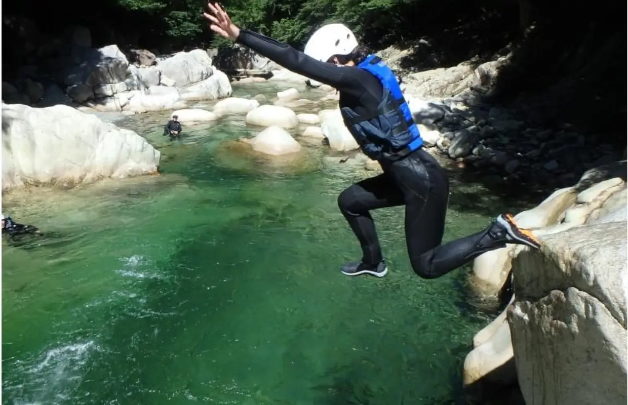【滋賀・キャニオニング】世界でココだけ！キャニオンスイミング in 神崎川  ひんやり冷た～い水で夏の思い出を！