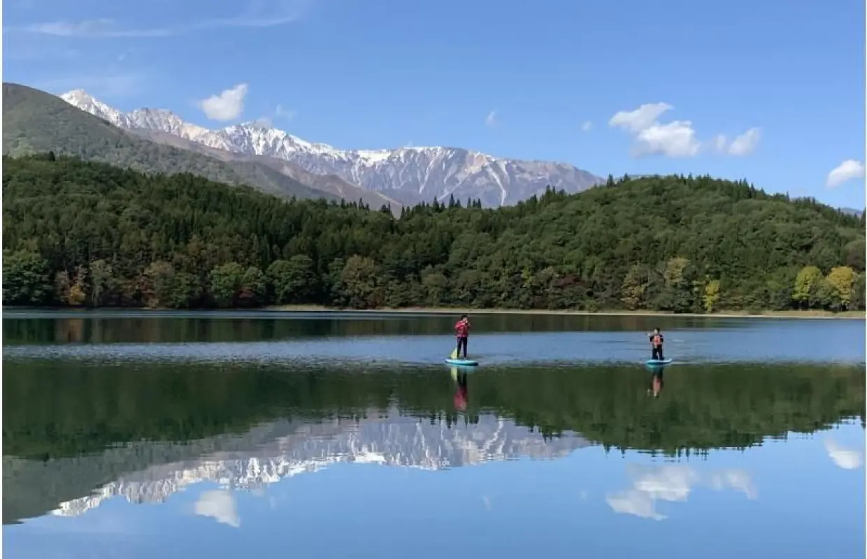 北アルプスの鏡青木湖で朝活SUPレンタル