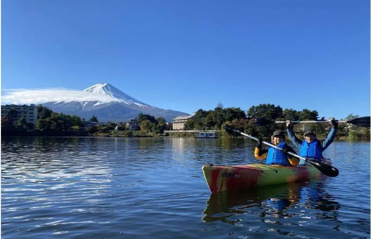 [Yamanashi, Lake Kawaguchi] Enjoy a kayak tour with stunning views of Mt. Fuji from the lake! Bring your dog along! [Free photo data] Beginners welcome!