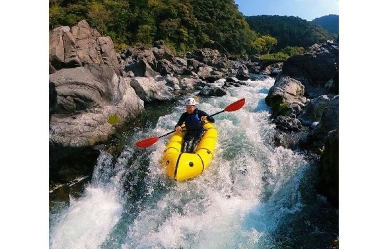 [Niyodogawa Town, Kochi] "Niyodo River Packraft Tour" Enjoy the best river trip on the Niyodo River! Hop on a single-seater boat and explore the vast valley created by the Niyodo River!