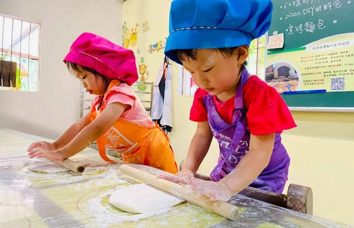 Yilan Family Activities | Pig Dragon Village Kiln-Baked Pizza DIY Experience