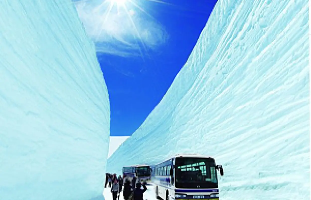 Day trip to the Tateyama Kurobe Alpine Route: A breathtaking walk through the "Snow Valley" with its magnificent snow walls! [Departing from Shinjuku]