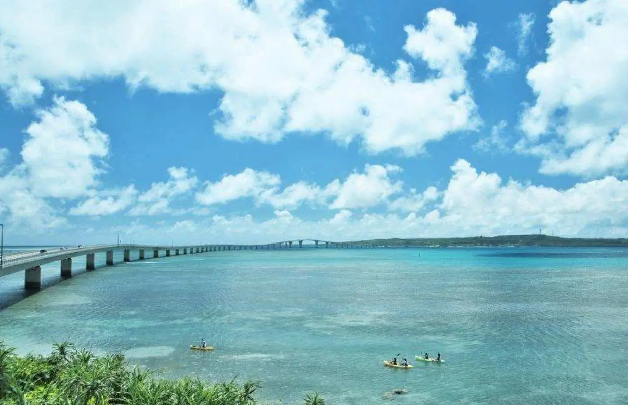 [Miyako Island] <Kayaking Experience> Let's go under the Irabu Bridge! [Free photo data/equipment rental] Last-minute reservations OK! Includes Hilton Miyako Island pool and lunch buffet discount coupon