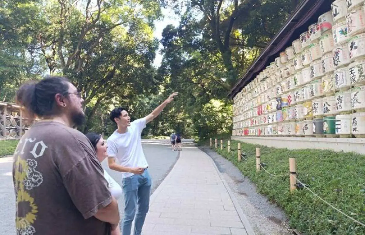 [Tokyo, Harajuku] Meiji Shrine Tour! Take a break from the city and enjoy a leisurely stroll surrounded by nature! (1 minute from Harajuku Station)