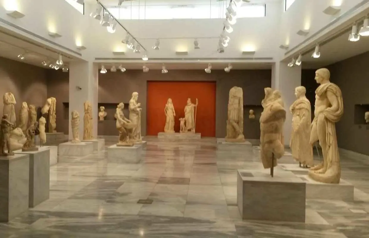 Archaeological Museum of Heraklion: Guided Walking Tour｜Greece