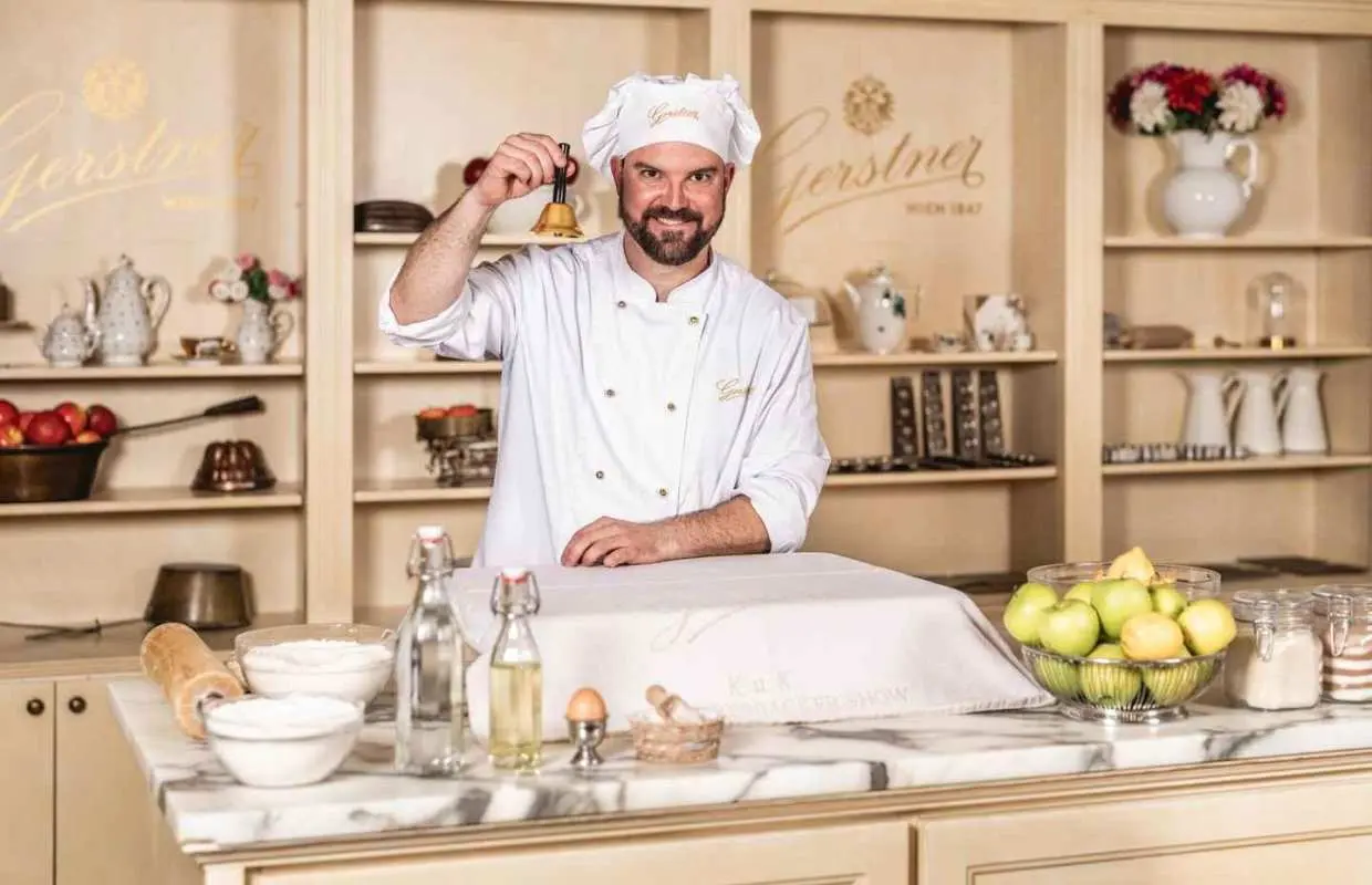 Vienna: Gerstner KuK Hofzuckerbäcker Baking Show & Tasting｜Austria