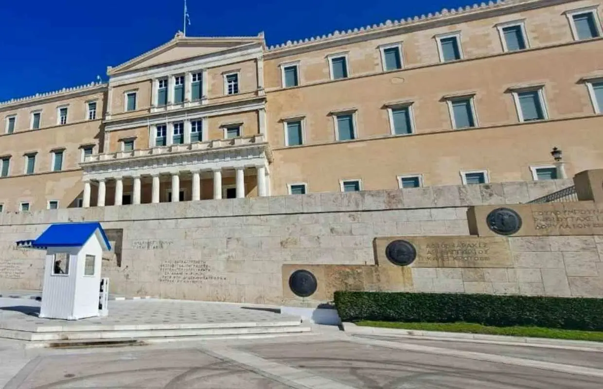 Athens Fun Day with a Local (Walking tour)｜Greece